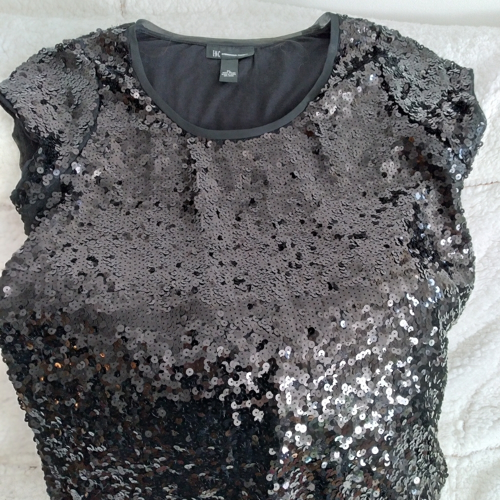 BEAUTIFUL BLACK SEQUENCE TOP